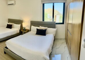 2 bedrooms, desk, iron/ironing board, WiFi