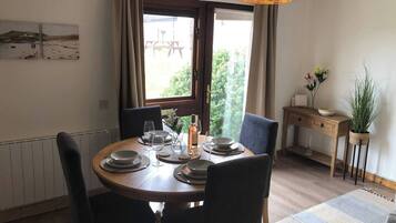 Villa, 3 Bedrooms, Accessible, Balcony | Dining room