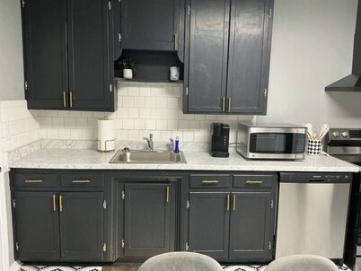 Modern Nest-Cozy 2 Bedroom, Modern Nest-Contemporary 2 Bedroom