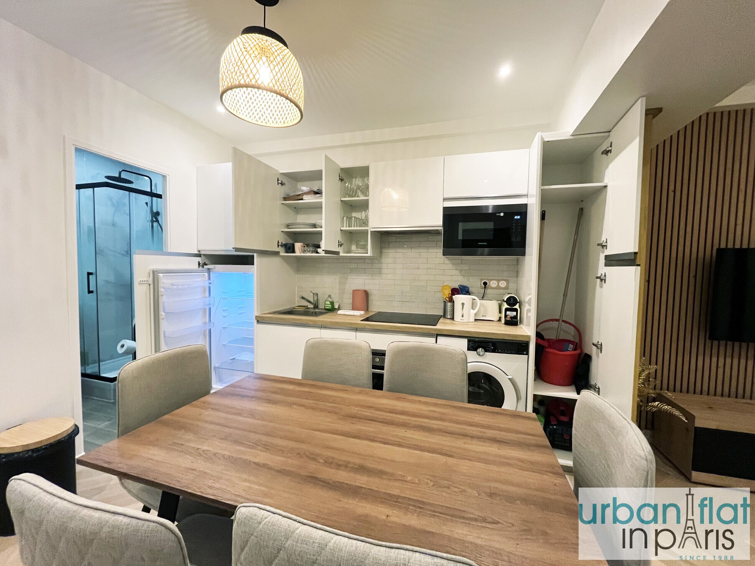 Réfrigérateur, micro-ondes, four, cafetière/bouilloire