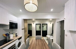 Fridge, microwave, oven, coffee/tea maker