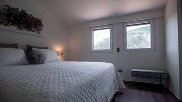 2 bedrooms, internet, bed sheets