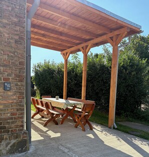 Outdoor dining - Quiet and rustic ground floor apartment (Neetzow-Liepen)