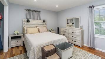 3 makuuhuonetta, tallelokero huoneessa, ilmainen Wi-Fi, vuodevaatteet