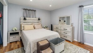 3 makuuhuonetta, tallelokero huoneessa, ilmainen Wi-Fi, vuodevaatteet