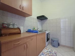 Fridge, stovetop, coffee/tea maker, cookware/dishes/utensils