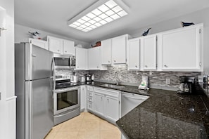 Mikrowelle, Ofen, Herdplatte, Geschirrspüler