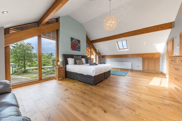 4 bedrooms, iron/ironing board, travel crib, WiFi - Lake District Luxury Hideaway - Lambhowe Lodge (Crosthwaite)