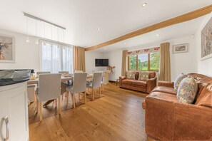 Smart TV, fireplace, video games, ping pong