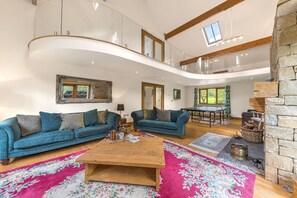 Smart TV, fireplace, video games, ping pong