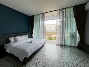 Standard Room, 1 King Bed, Balcony, City View