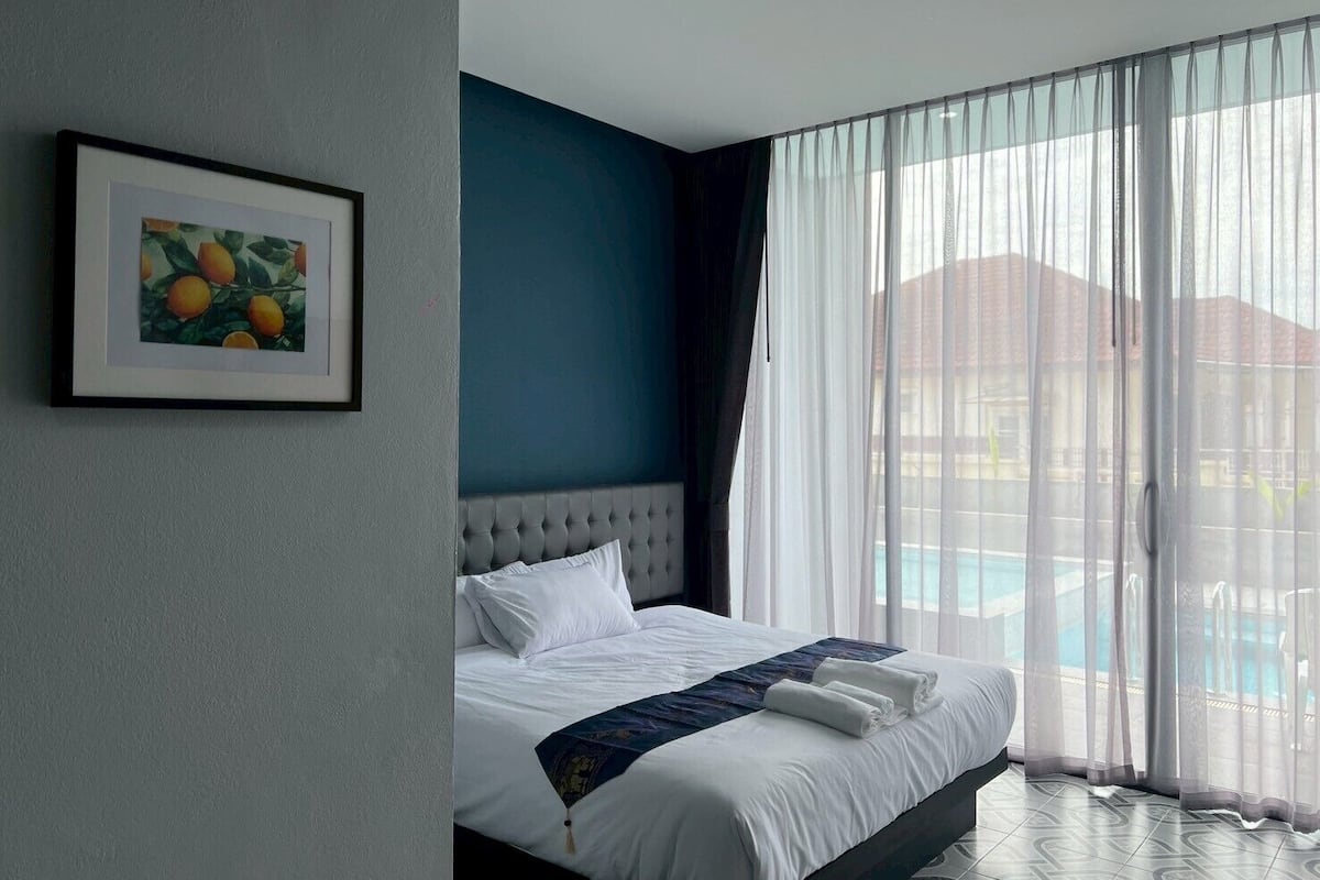 Deluxe-rum - 1 kingsize-säng - privat pool | Skrivbord och gratis wi-fi