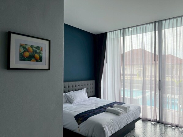 Deluxe Room, 1 King Bed, Private Pool | Desk, free WiFi