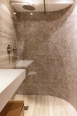 Huoneisto | Kylpyhuone | Hiustenkuivaaja, pyyhkeet, sampoo