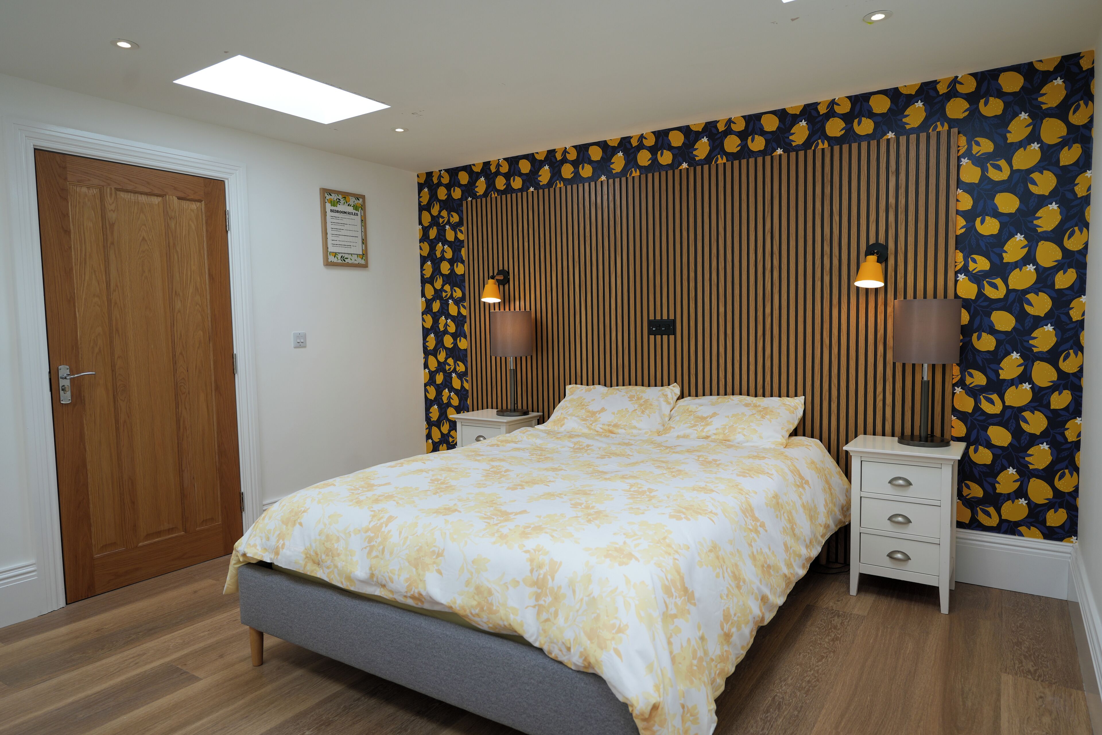 6 slaapkamers, een strijkplank/strijkijzer, wifi, beddengoed