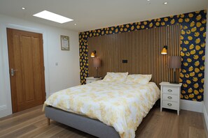 6 chambres, fer et planche à repasser, Wi-Fi, draps fournis