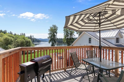 New Listing! Hayden Lake Guest House | Private Balcony & Lake Views