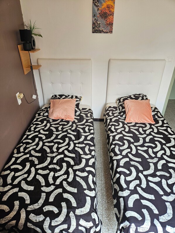 WiFi, bed sheets