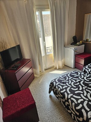 WiFi, bed sheets