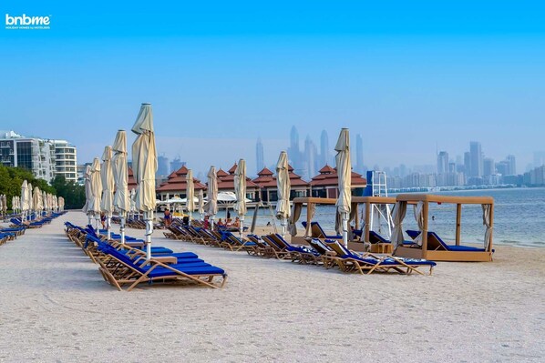Beach - bnbme | Anantara Resort Apartment in Dubai Palm (Dubai)