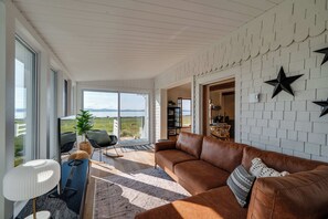 TV, fireplace, stereo, offices