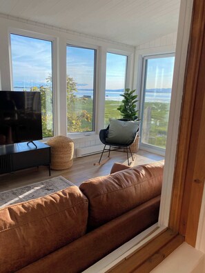 Fernseher, Kamin, Stereoanlage, Arbeitsbereiche