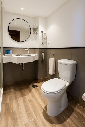 Combined shower/bathtub, hair dryer, towels, soap