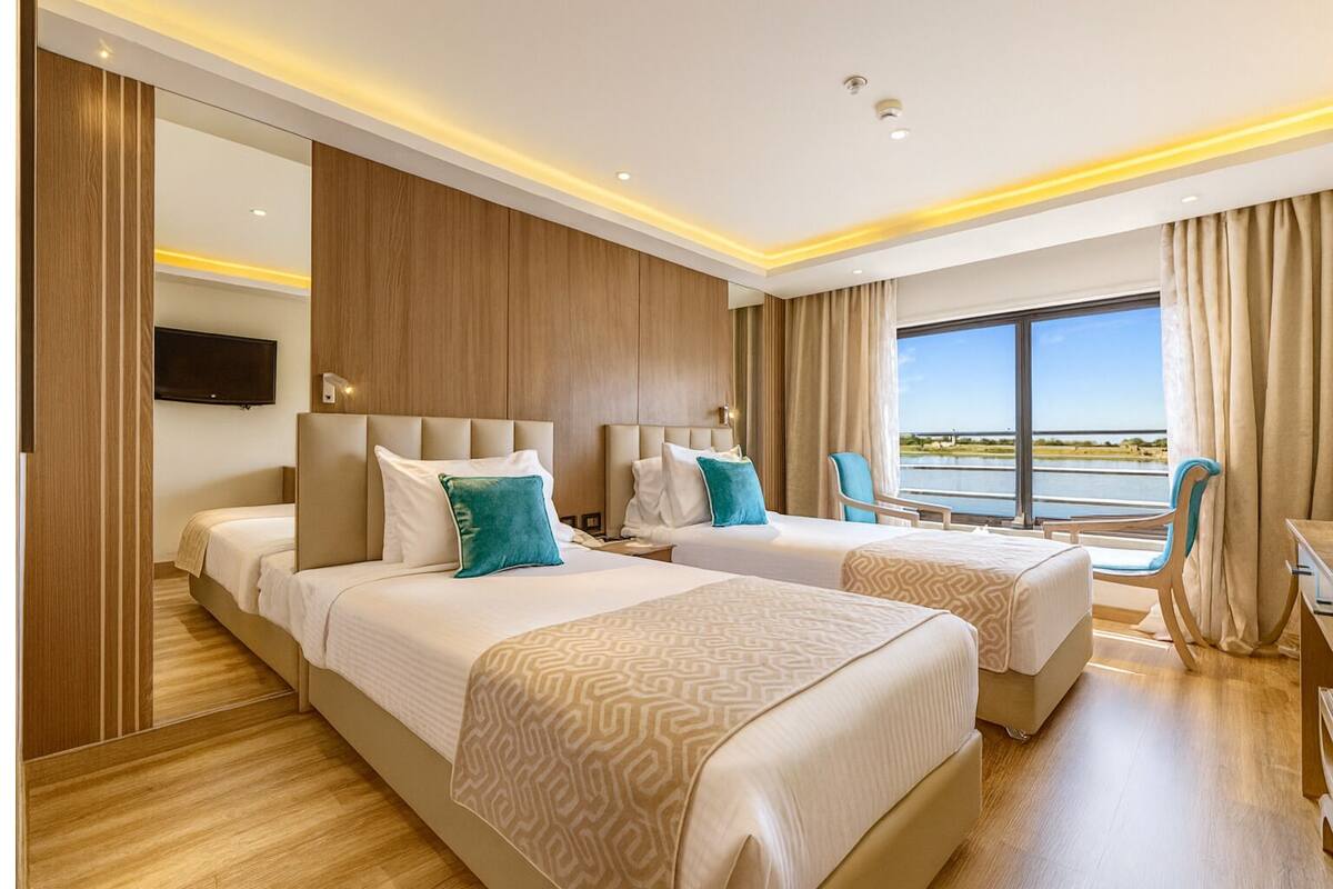 Habitación de lujo doble, vistas al río | Caja fuerte