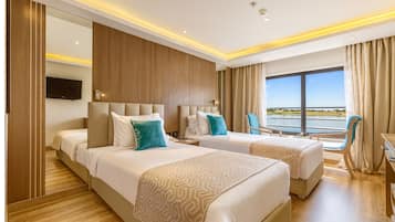 Luxury Double Room, River View | In-room safe