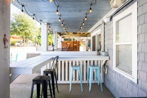 Outdoor dining - Pool & Spa, Game Rm, Walking Distance to Beach & Shops (Duck)