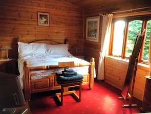 Iron/ironing board, travel cot, free WiFi, bed sheets