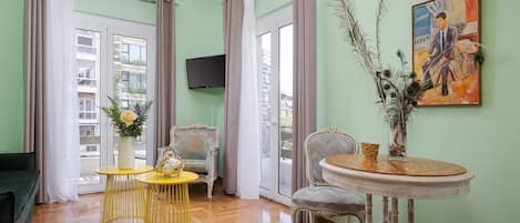 Hermes City Apartment | Living area