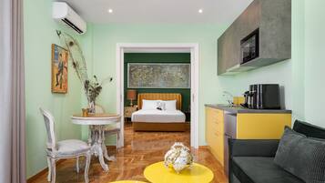 Hermes City Apartment | Area keluarga | Smart TV 50-inci dengan saluran TV satelit dan Netflix