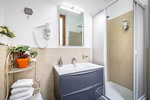 Dreibettzimmer | Badezimmer