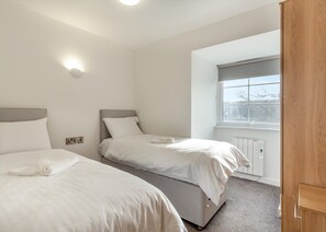 Desk, WiFi, bed sheets