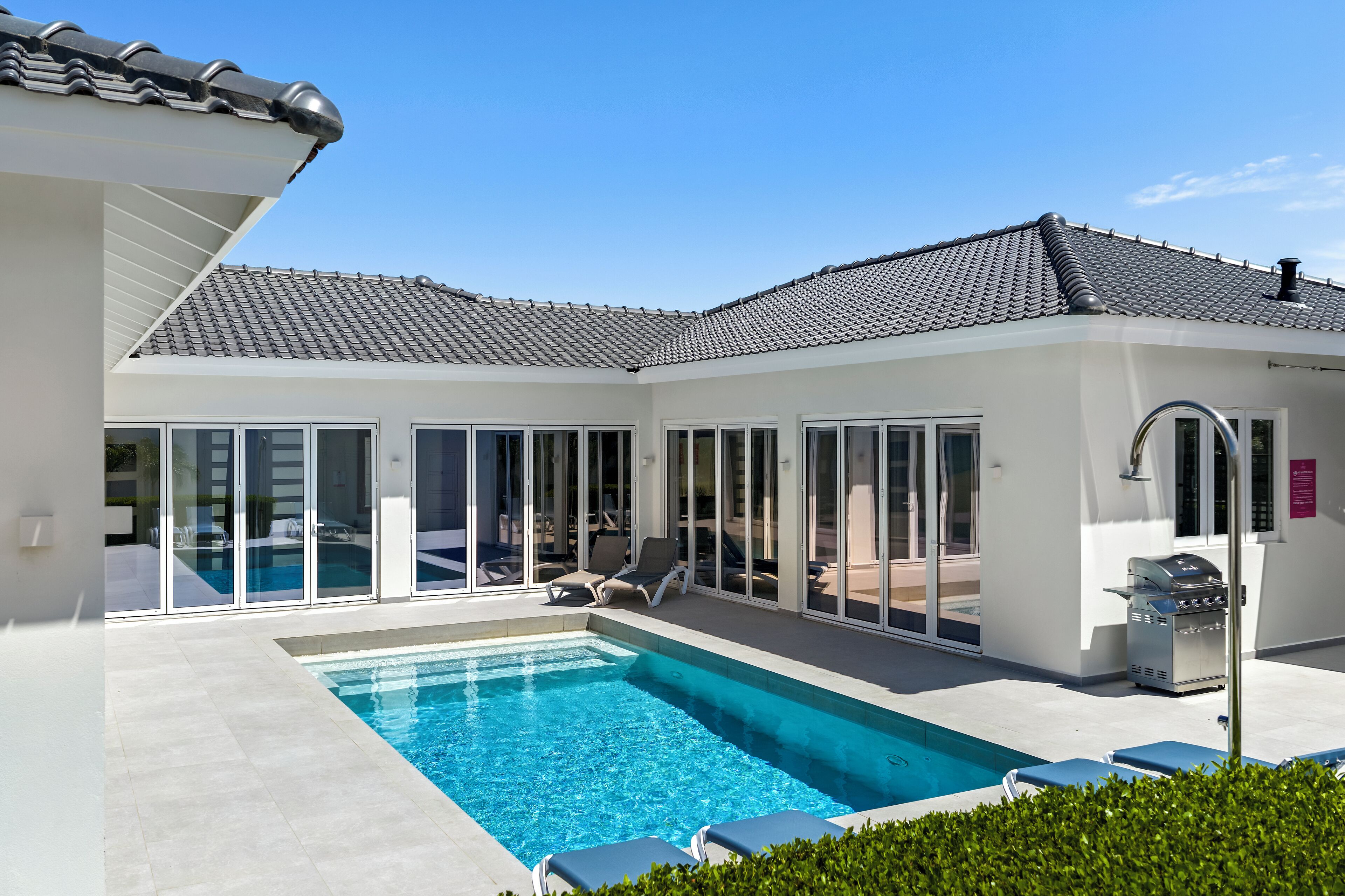 House (4 Bedrooms) | Front of property