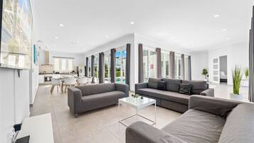 House (4 Bedrooms) | Property amenity