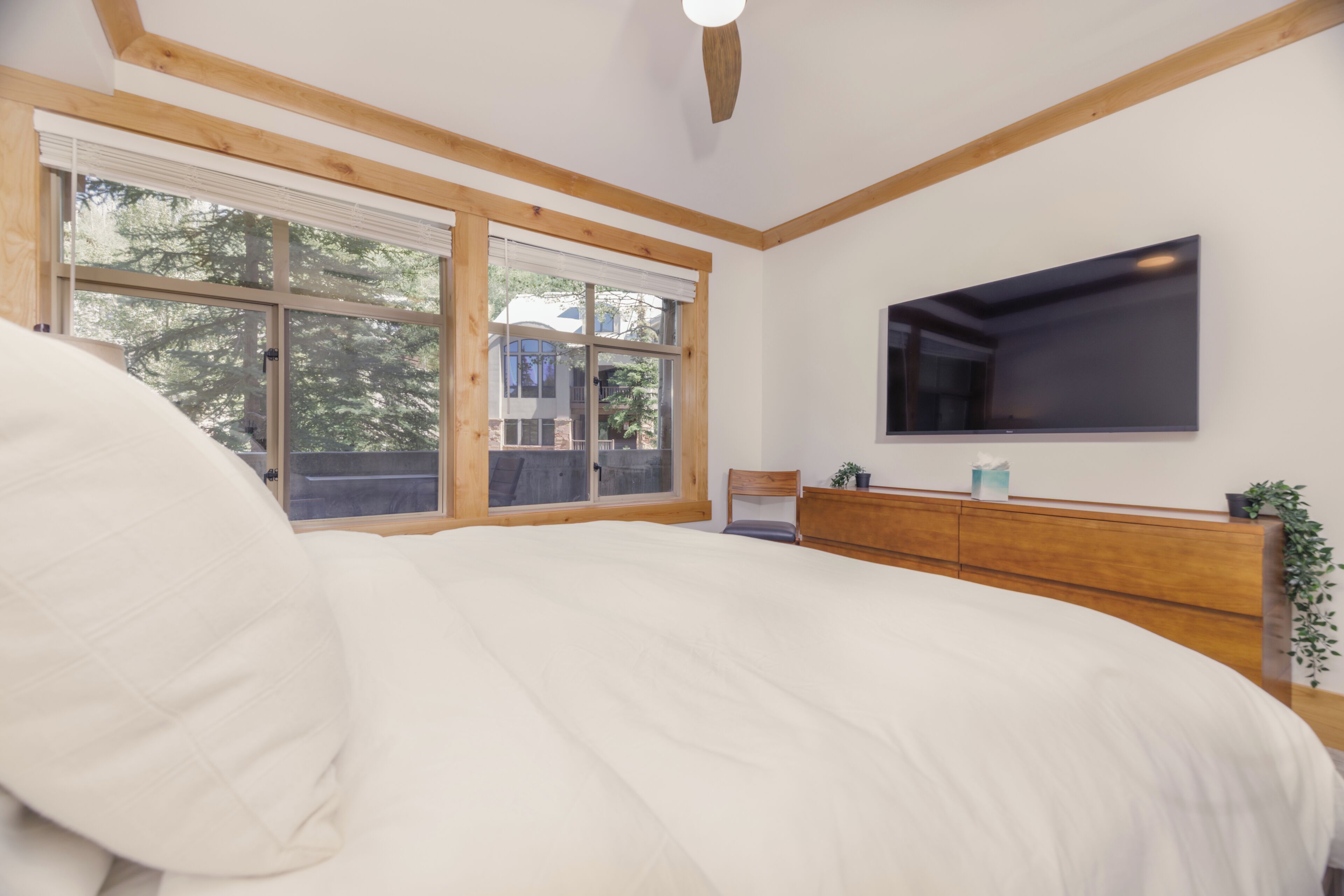 1 bedroom, travel crib, free WiFi, bed sheets