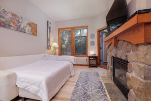 2 bedrooms, travel cot, free WiFi, bed sheets