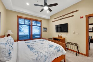 1 slaapkamer, een strijkplank/strijkijzer, reisbedje, gratis wifi