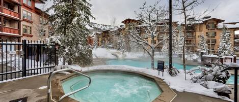 Een verwarmd zwembad