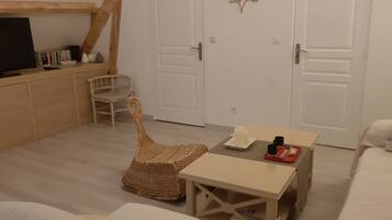 TV, DVD player, table tennis, stereo