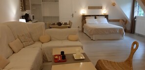 1 bedroom, WiFi, bed sheets - Maraval – Cosy Air-Conditioned Suite in a Private Home with Garden in Périgueux (Trélissac)