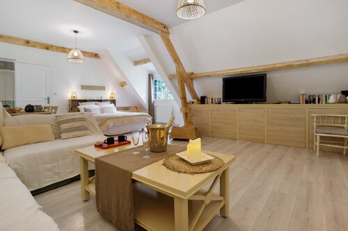 Suite Maraval chez l'habitant, cosy, climatisée avec jardin et accès à notre piscine à Périgueux