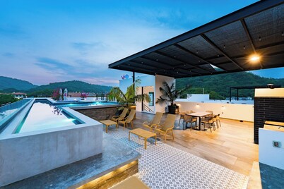 2nd Level 1BR | Rooftop Pool & Steps to Beach