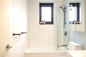 Hair dryer, towels - Stylish  Inner-City Apartment | Near MCG (East Melbourne)
