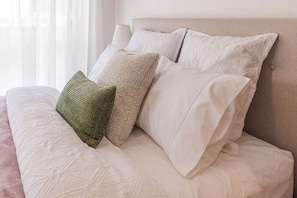 3 chambres, fer et planche à repasser, Wi-Fi, draps fournis