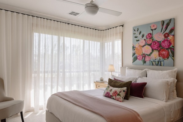 3 bedrooms, iron/ironing board, WiFi, bed sheets