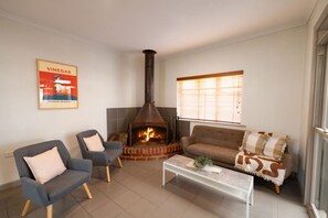 Interior - Richmond 3‑BR Retreat near Bridge Rd & MCG (Richmond)