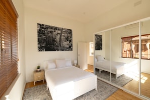 3 bedrooms, iron/ironing board, free WiFi, bed sheets - Richmond 3‑BR Retreat near Bridge Rd & MCG (Richmond)